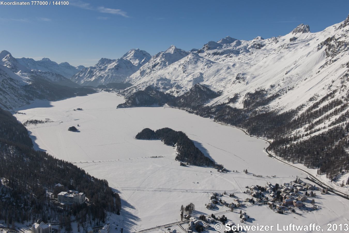 Lej da Selg (Silser-See); Blick Richtung Maloja-Pass; im Vordergrund: Sils-Baselgia